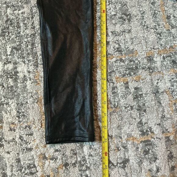 SPANX FAUX LEATHER LEGGINGS! EUC! SIZE M - Picture 6 of 8